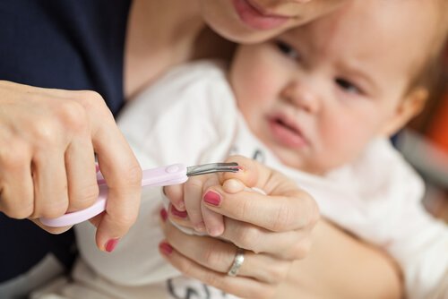 Obcinanie paznokci dziecka po raz pierwszy