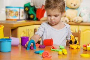 Zabawa plasteliną: bardzo korzystna dla dzieci
