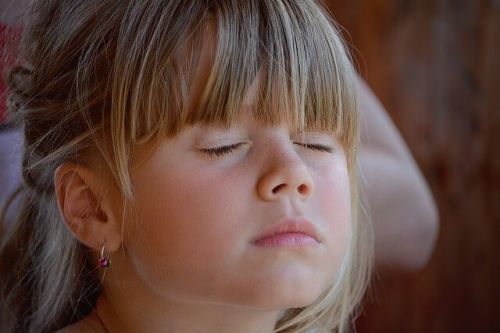 Znaczenie ciszy: jak nauczyć dzieci sztuki milczenia