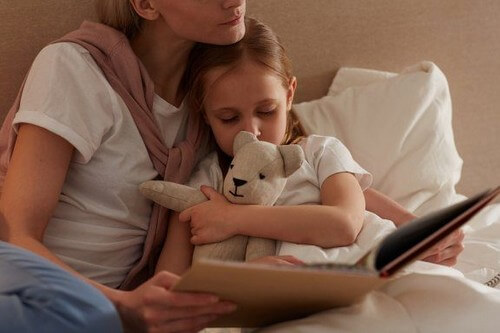 Bajki na dobranoc dla dzieci – jakie znaczenie ma ich czytanie
