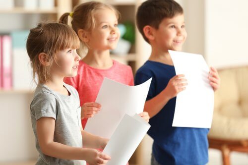 Dzieci podczas zabawy w odgrywanie ról