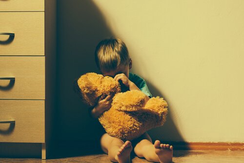 Bądźcie wyczuleni na sygnały, świadczące o możliwym znęcaniu się nad dzieckiem.