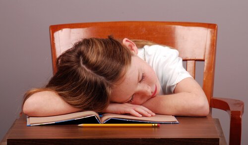 Naukowcy udowodnili, że dzieci które późno chodzą spać cierpią na zaburzenia.