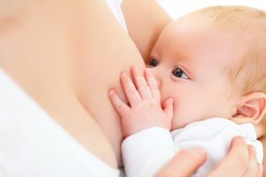 Najlepsze pozycje do karmienia piersią dla mamy i dziecka