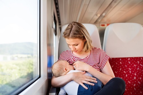 Podróżowanie z niemowlakiem: o czym musisz pamiętać