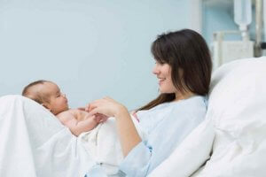 Chwile tuż po porodzie: pierwsze spotkanie z dzieckiem