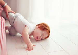 Upadek dziecka: jak mu zapobiegać?