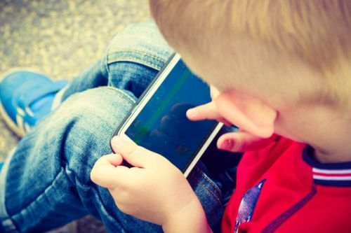 w jakim wieku dać dziecku telefon