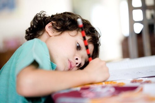 Odrabianie pracy domowej: co zrobić, aby dziecko robiło to samodzielnie?