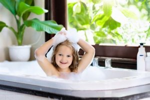 Samodzielne mycie: kiedy na nie pozwolić?