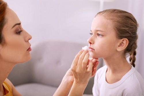 Krwawienie z nosa u dzieci – jak temu zapobiegać i leczyć?