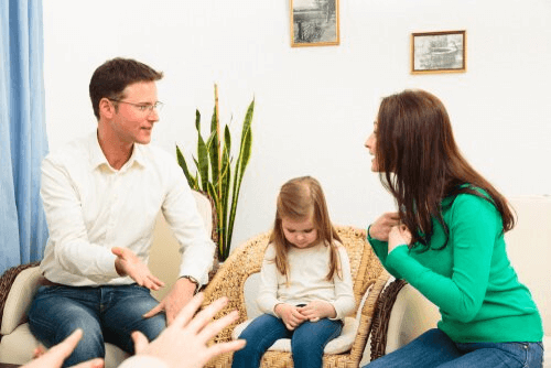 Rozwód rodziców - dyskusja przy dziecku