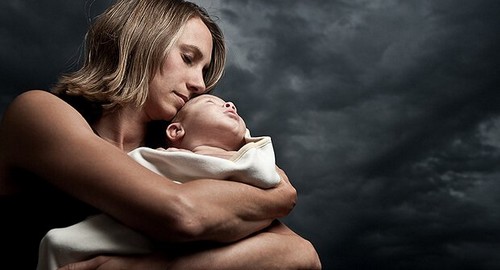 Kobieta z niemowlęciem - depresja poporodowa
