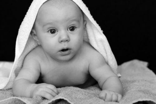 Przybory do kąpieli niemowlęcia przydatne w każdym domu