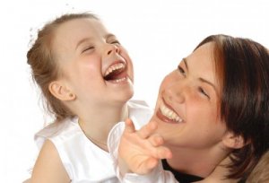 Rozwój poczucia humoru u dziecka - w jaki sposób przebiega
