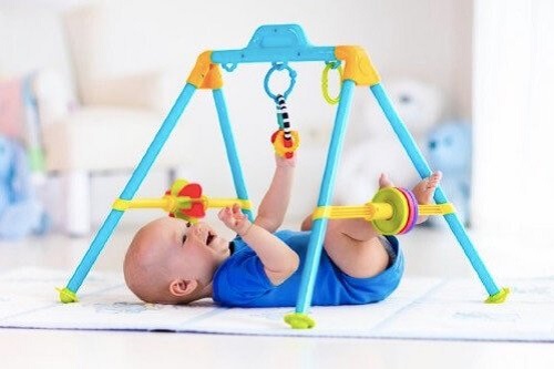 Wczesne ćwiczenia stymulujące dla niemowląt - poznaj kilka propozycji!