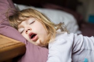 Oddychanie przez usta u maluchów - dowiedz się, co możesz zrobić w takim wypadku