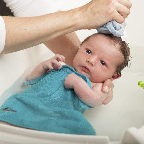 Czy wiesz, dlaczego nie należy kąpać noworodka po urodzeniu?