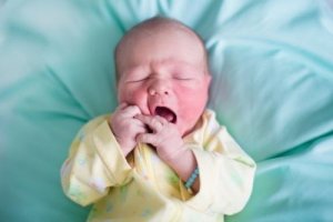 Łuszczenie się skóry u noworodków: poznaj przyczyny tego zjawiska