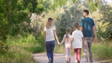 Piesze wędrówki z rodziną - jakie niosą za sobą korzyści?