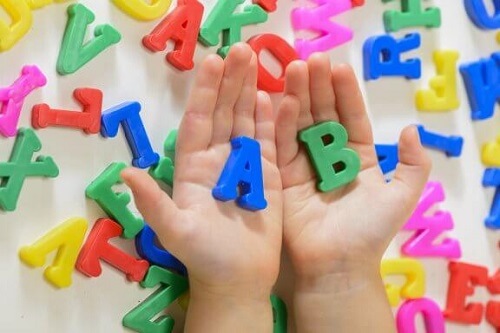 Akwizycja języka u dzieci: jak ją wspomagać?