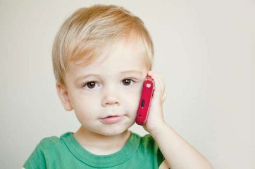 Echolalia: co to jest i jak sobie z tym radzić?