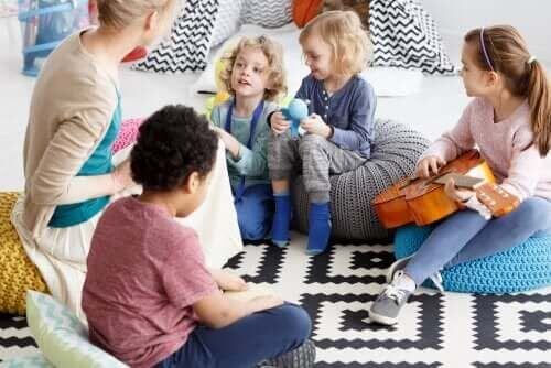 Dynamika grupy lekcyjnej w klasie szkolnej - korzyści, jakie ona zapewnia