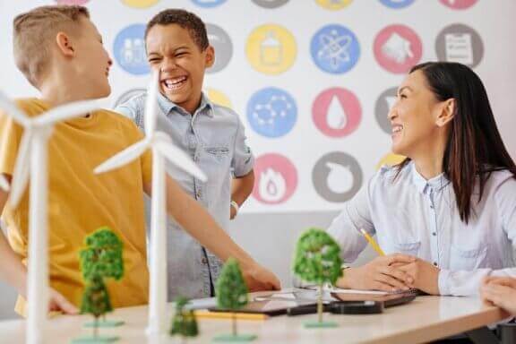 Dzieci uczące się ekologii