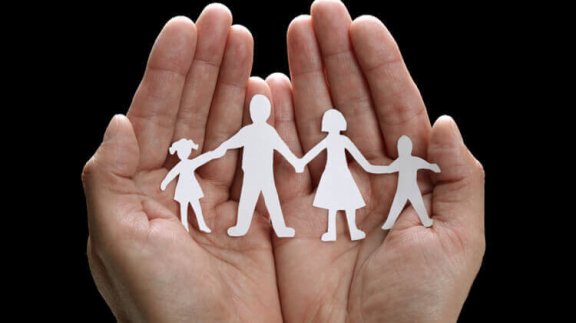 Rodzina wycięta z papieru