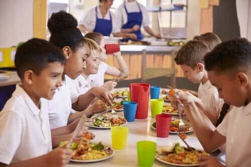 Jedzenie w szkolnych stołówkach