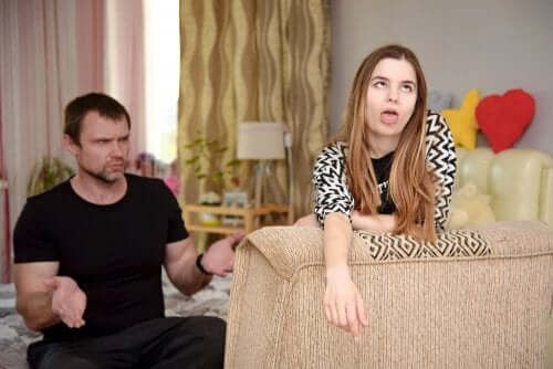 Surowi rodzice, zbuntowane dzieci - jak rozwiązać ten problem?