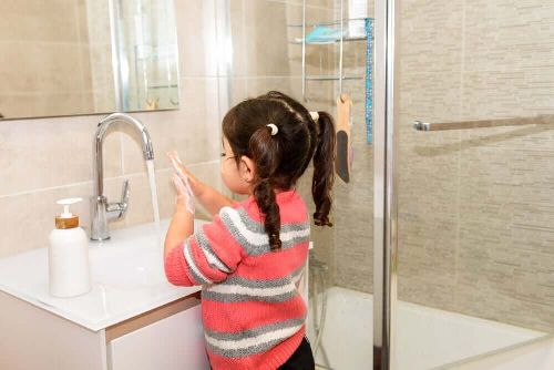 Czy koronawirus jest niebezpieczny dla dzieci? Poznaj odpowiedź na to pytanie!