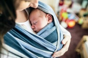Bezpieczne noszenie dziecka: kluczowe zalecenia