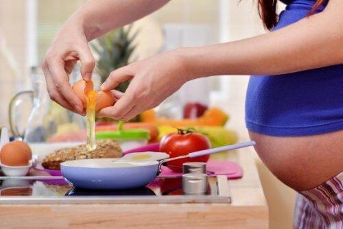 Odżywianie w ciąży: poradnik dla ciężarnych