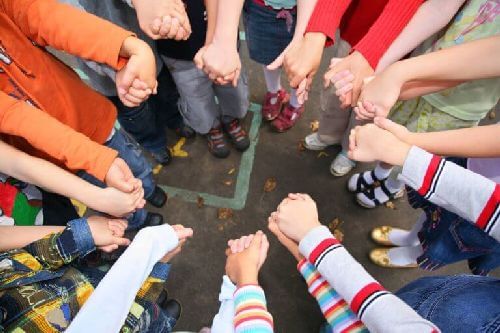 Dzieci w trakcie zabawy