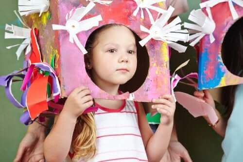 Dziewczynka w kostiumie