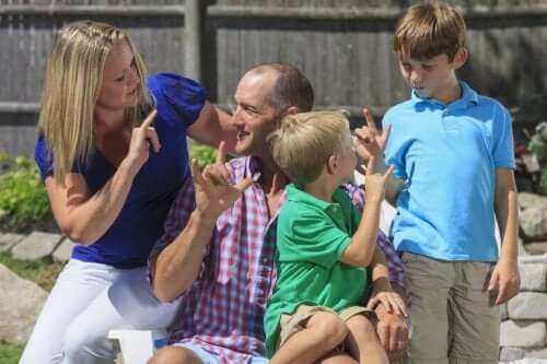 Rodzina używająca języka migowego