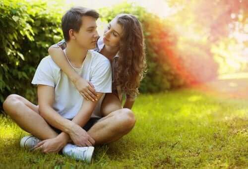 Związki nastolatków - problem romantycznej miłości