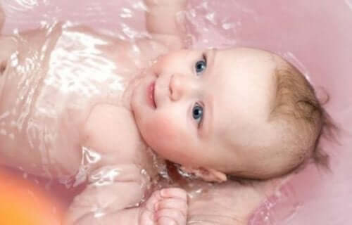 Kąpiel - słodki relaks dla niemowlęcia
