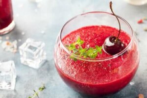 Zdrowe przepisy na letnie owoce