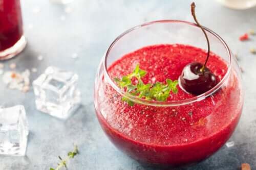 Zdrowe przepisy na letnie owoce