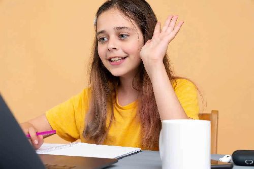 Dziewczynka podczas lekcji