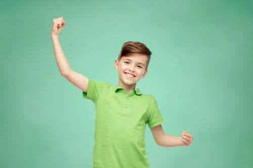Radosny chłopiec
