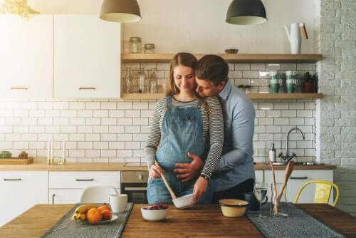 Mity na temat jedzenia w czasie ciąży - poznaj najpopularniejsze z nich!