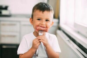 Dlaczego parówki i kiełbaski są niebezpieczne dla dzieci?