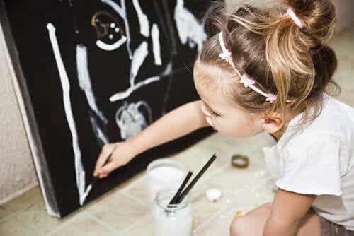 Dziecko maluje