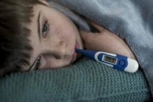 Czy gorączka przyśpiesza wzrost dziecka?