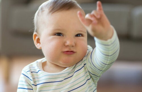 Język migowy u dziecka: komunikacja niewerbalna