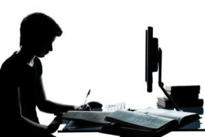 Jak nauczyć uczniów pisać streszczenia?