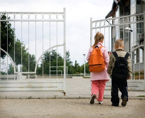 Pierwsze dni szkoły dziecka: 8 błędów popełnianych przez rodziców